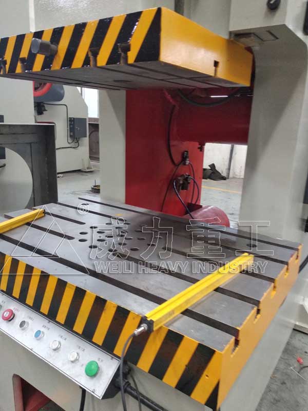 液壓沖床工作臺(tái)