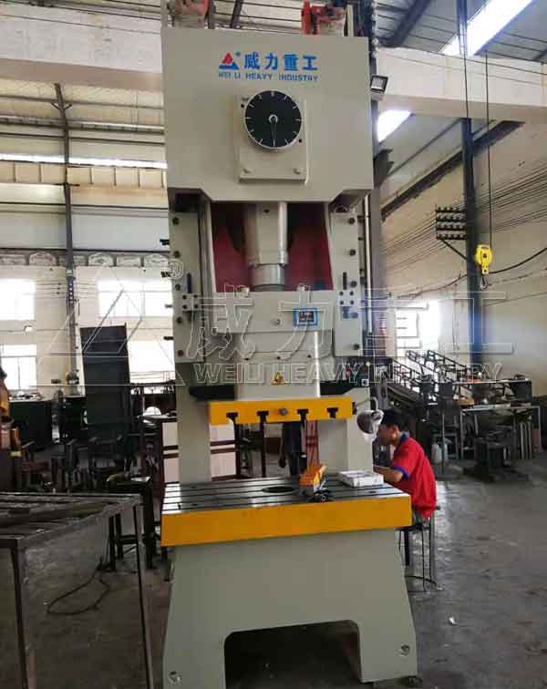 125噸氣動沖床生產(chǎn)車間