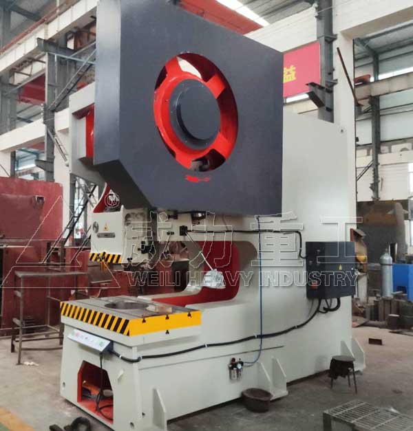 200噸開式深喉口壓力機(jī)